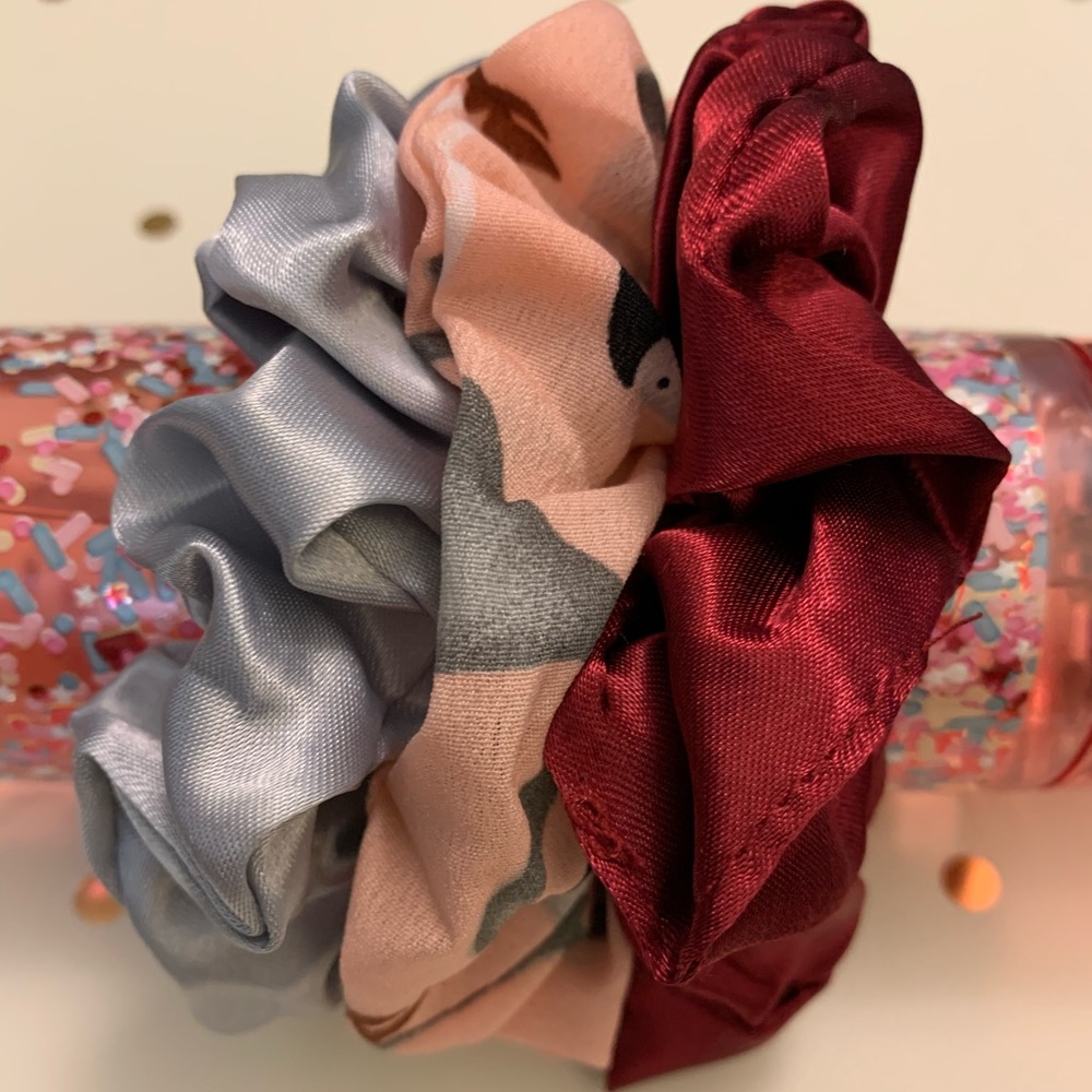 Free w/🛍 Scrunchie Set 🦩